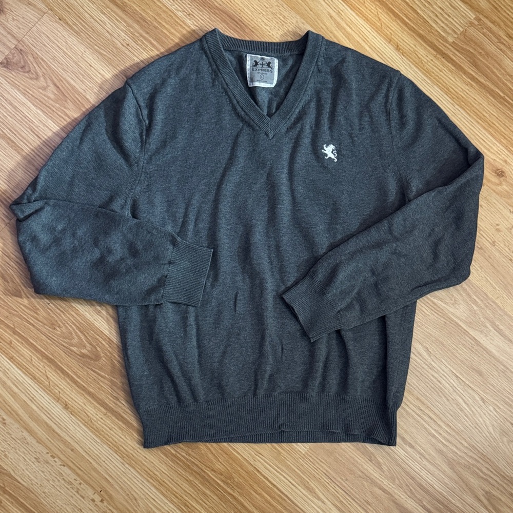 Express V-Neck Sweater - size L